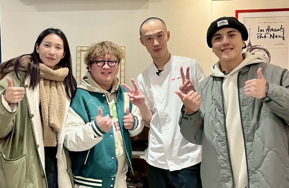 食尚玩家《2天1夜go》主持人納豆、曾子余、謝晴到莉香リカ在淡水拍攝，與主廚Hank於店內合影